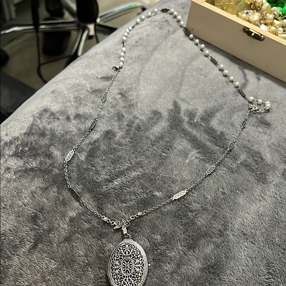 Vintage Elegant Silver Pendant Necklace